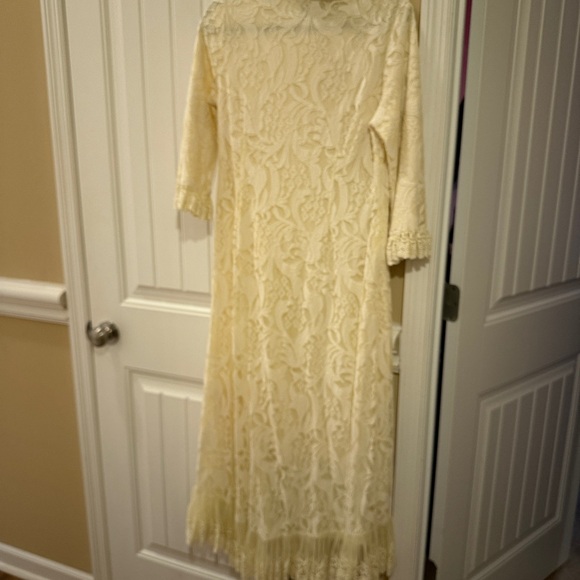 Dainty Jewells Elegant Cream Lace Long Sleeve Dress - Picture 2 of 3